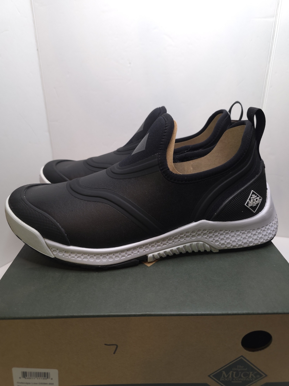 Muck Boot Co. Outscape Low Neoprene Mud Work Shoe Womens Size 9 Black